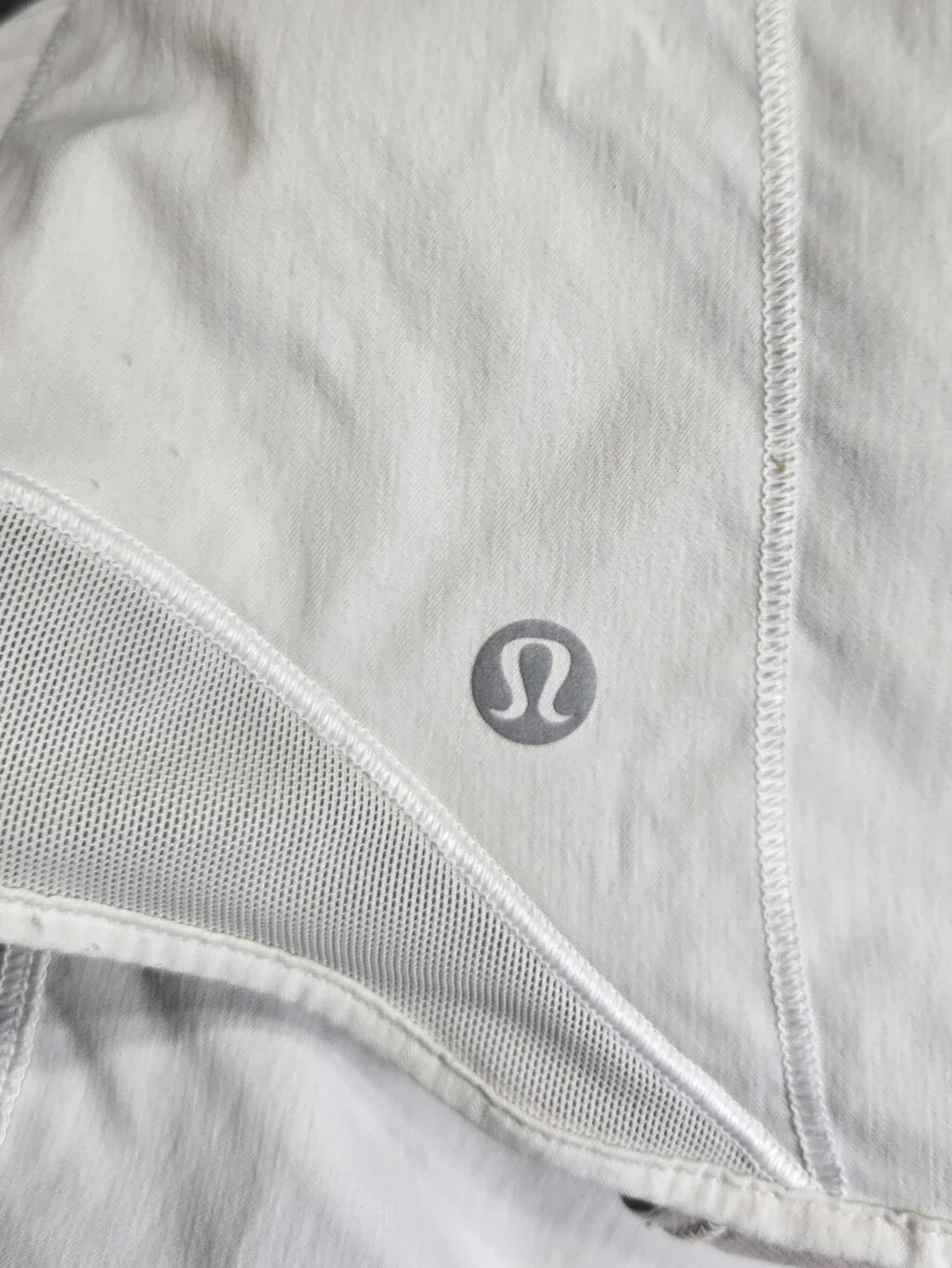 Lululemon Shorts Women's Ocean Hotty Hot II Lined Running Mesh Sides Sz 8